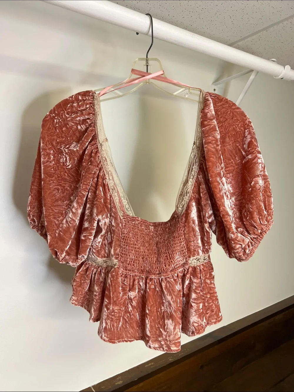 Free People Crushed Velvet Puff Sleeve Peplum Crop Top in Rose- M